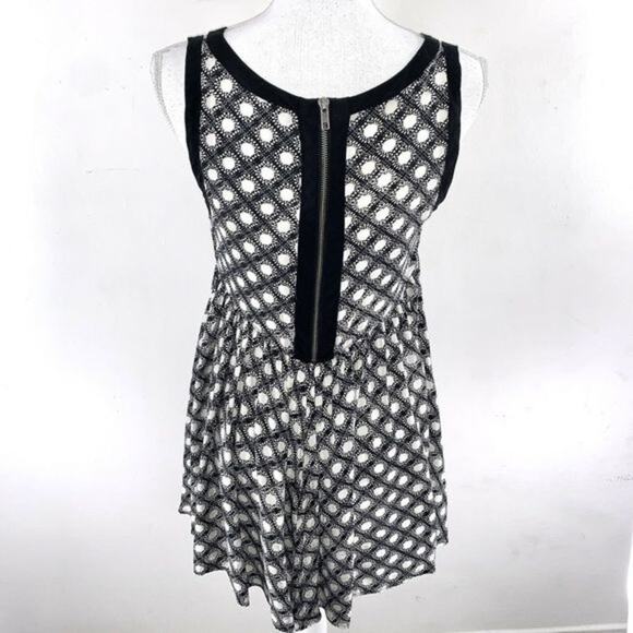 FREE‎ PEOPLE Mini Dress Size XS Floral Pleated Sleeveless Black White Zip - Picture 3 of 4
